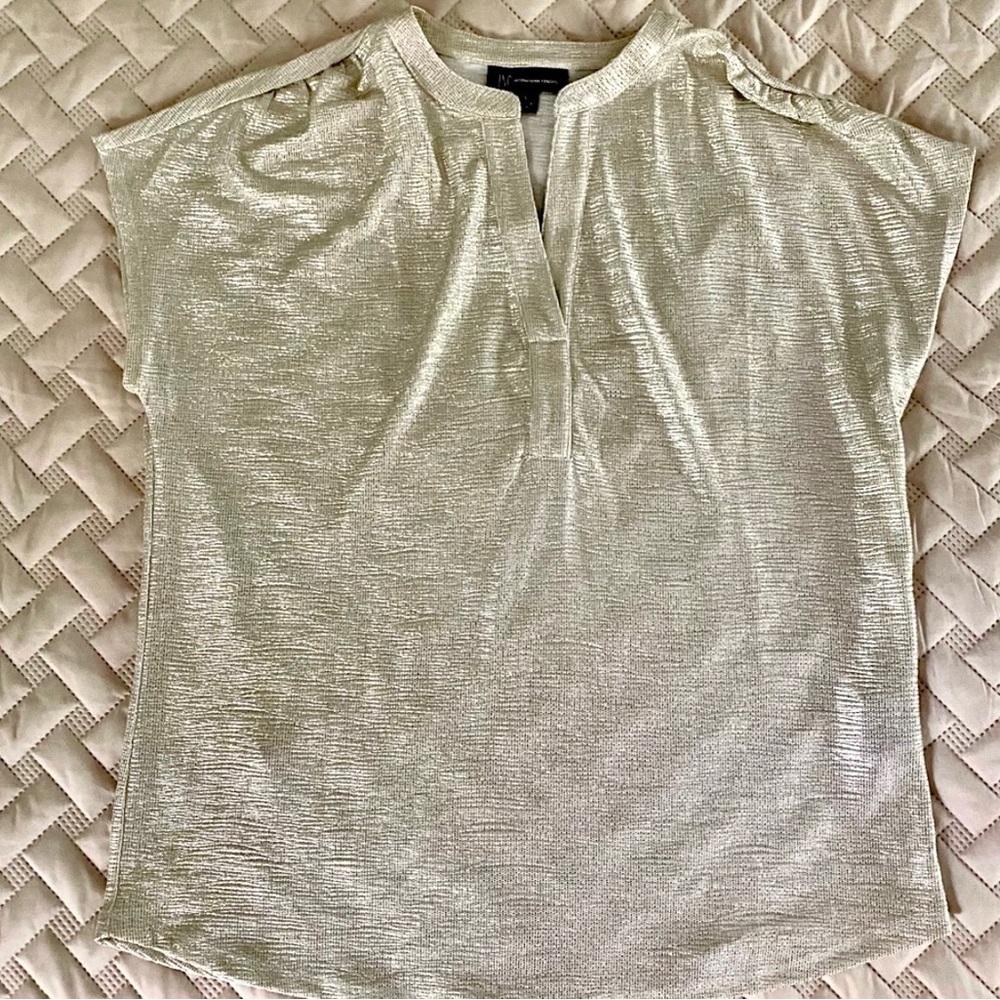 NWT! INC Platinum/Champaign Metallic Top